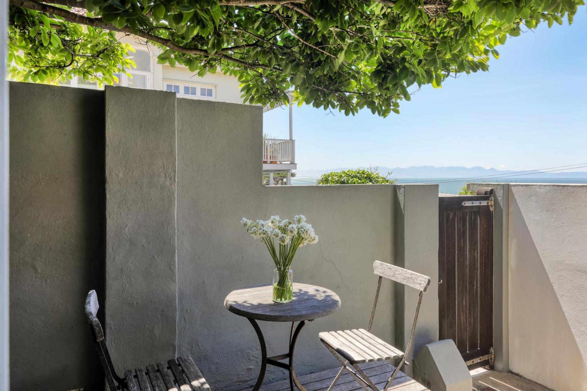 Behr Road Apartment With Sea View Patio Ciudad del Cabo Exterior foto